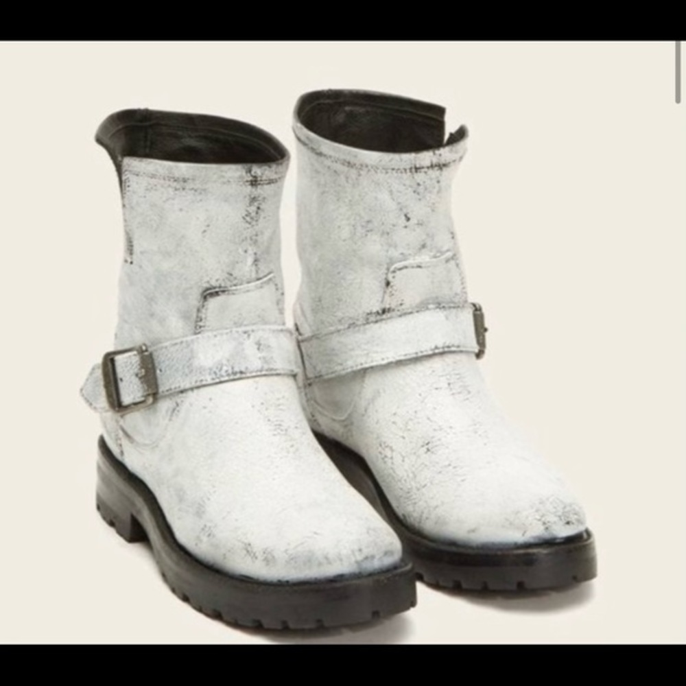 Frye Natalie short Lug booties white distressed size 6B women